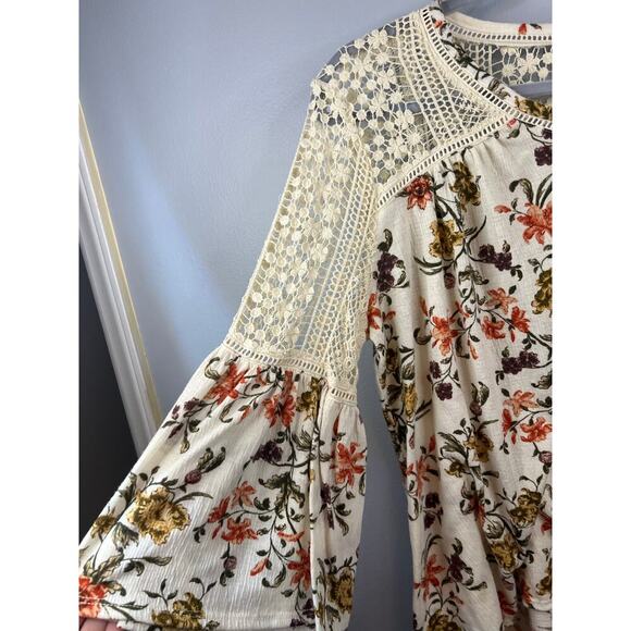 Est 1946 Tan Floral w/Lace Sleeves Blouse Size Large - Picture 2 of 5